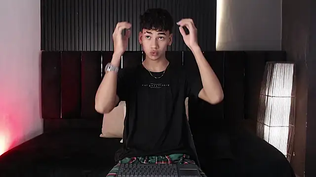 Snapshot of Dominic_ghost chatting on November 2025 03:38:01 AM Dominic ghost online show from November 2025 03:38:01 AM