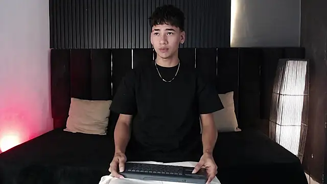 Snapshot of Dominic_ghost chatting on November 2025 11:05:01 PM Dominic ghost online show from November 2025 11:05:01 PM