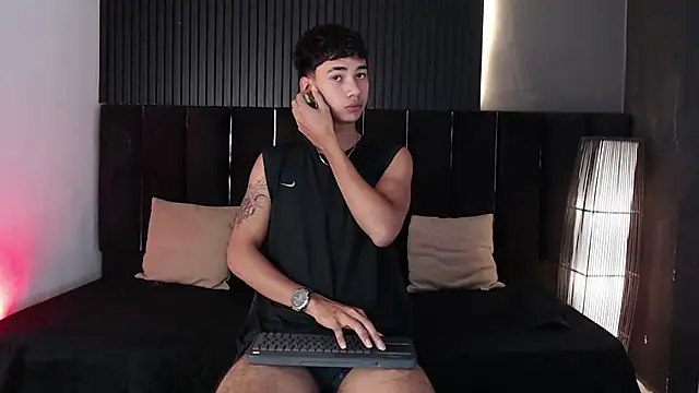 Snapshot of Dominic_ghost chatting on November 2025 11:07:02 PM Dominic ghost online show from November 2025 11:07:02 PM