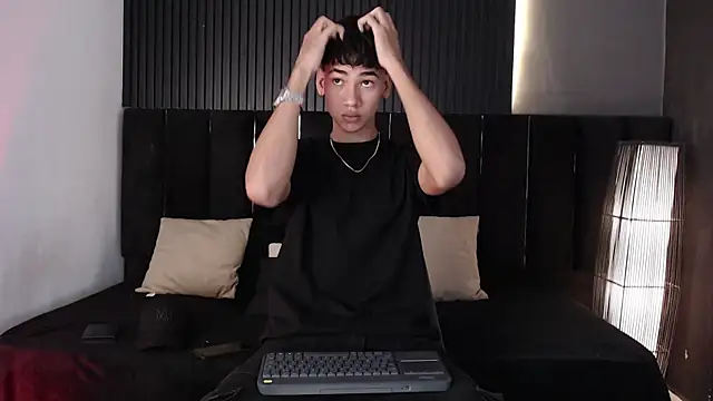 Snapshot of Dominic_ghost chatting on November 2025 09:30:02 PM Dominic ghost online show from November 2025 09:30:02 PM