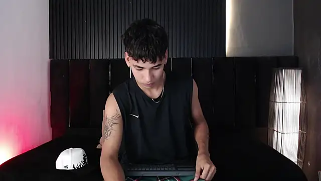 Snapshot of Dominic_ghost chatting on December 2025 12:06:01 AM Dominic ghost online show from December 2025 12:06:01 AM