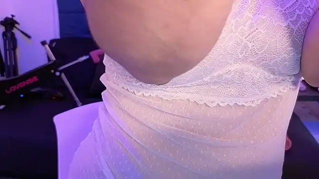 elowen halley1 online show from October 2025 07:33:02 PM