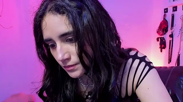 elowen halley1 online show from February 2026 09:00:02 PM