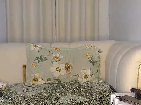 Snapshot of TinaFavourite chatting on November 2025 09:57:01 PM TinaFavourite online show from November 2025 09:57:01 PM