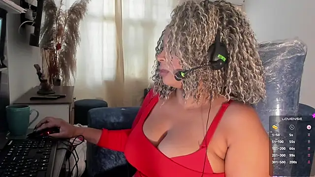 Snapshot of LiloTorontoo chatting on November 2025 01:56:02 PM LiloTorontoo online show from November 2025 01:56:02 PM