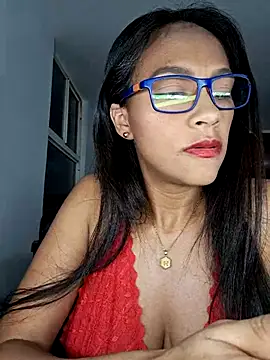 sarah garcia  online show from May 2026 12:04:02 AM