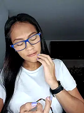 sarah garcia  online show from May 2026 07:59:02 PM