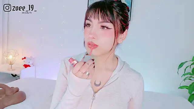 Snapshot of cuteezoe chatting on April 2026 04:15:01 AM cuteezoe online show from April 2026 04:15:01 AM