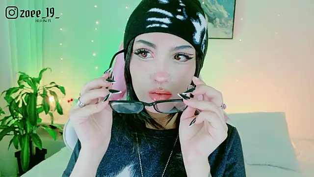 Snapshot of cuteezoe chatting on May 2026 04:06:02 AM cuteezoe online show from May 2026 04:06:02 AM