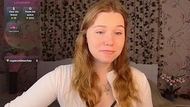Snapshot of _influensii_ chatting on September 2025 04:49:02 AM  influensii  online show from September 2025 04:49:02 AM