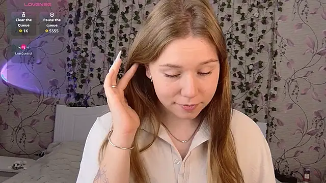 Snapshot of _influensii_ chatting on October 2025 05:07:01 AM  influensii  online show from October 2025 05:07:01 AM