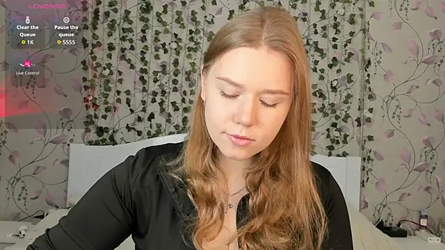 Snapshot of _influensii_ chatting on October 2025 05:22:01 AM  influensii  online show from October 2025 05:22:01 AM