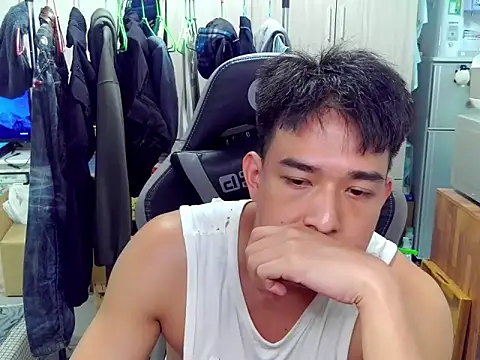 Snapshot of hunterXhan chatting on March 2026 03:50:01 PM hunterXhan online show from March 2026 03:50:01 PM