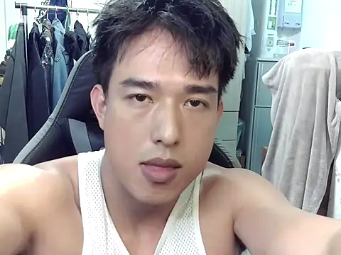 Snapshot of hunterXhan chatting on April 2026 04:20:02 PM hunterXhan online show from April 2026 04:20:02 PM