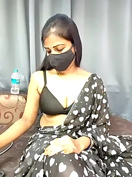 Snapshot of Misss-julli chatting on October 2025 03:37:02 AM Misss-julli online show from October 2025 03:37:02 AM