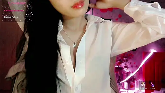 Snapshot of Suken_1x chatting on December 2025 06:28:01 PM Suken 1x online show from December 2025 06:28:01 PM