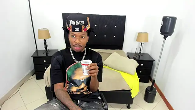 Snapshot of maikol_monstercock chatting on September 2025 04:13:02 AM maikol monstercock online show from September 2025 04:13:02 AM