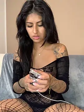 mrskarmaa online show from November 2025 09:15:01 PM