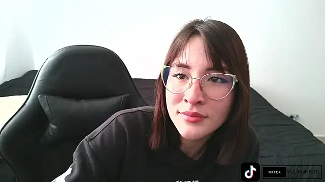 Yulienneg online show from October 2025 09:23:01 PM