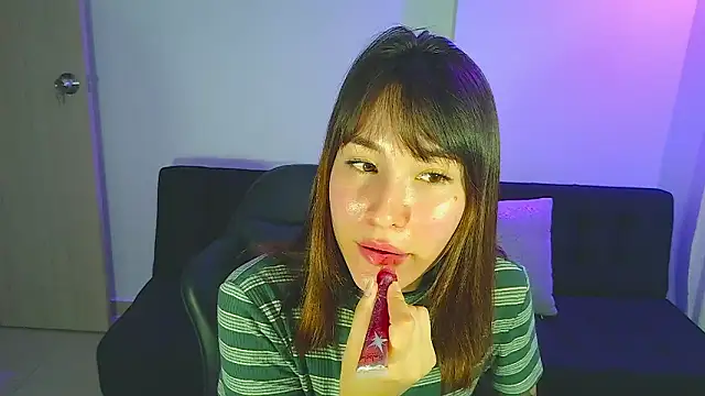 Yulienneg online show from February 2026 02:01:02 AM