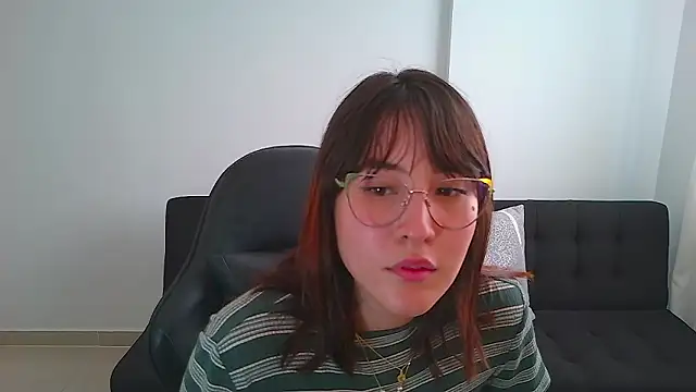 Snapshot of Yulienneg chatting on March 2026 08:24:02 PM Yulienneg online show from March 2026 08:24:02 PM