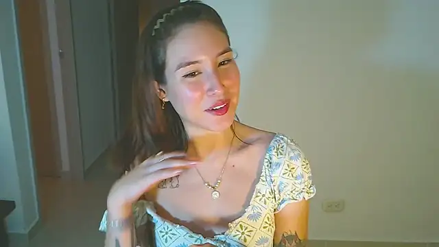 Snapshot of Yulienneg chatting on April 2026 01:25:01 AM Yulienneg online show from April 2026 01:25:01 AM