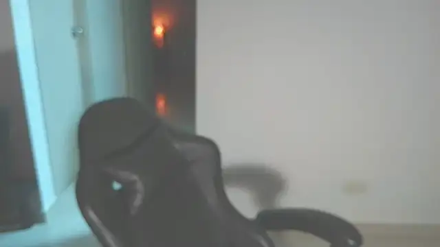 Snapshot of Yulienneg chatting on April 2026 02:34:01 AM Yulienneg online show from April 2026 02:34:01 AM