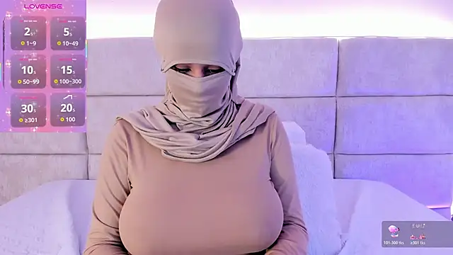 Snapshot of _Nadiaa chatting on April 2026 07:08:01 PM Nadiaa online show from April 2026 07:08:01 PM