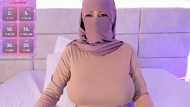 Snapshot of _Nadiaa chatting on April 2026 07:25:02 PM Nadiaa online show from April 2026 07:25:02 PM