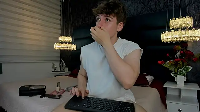 Snapshot of TaylerWhite chatting on March 2026 11:47:02 AM TaylerWhite online show from March 2026 11:47:02 AM