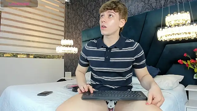 Snapshot of TaylerWhite chatting on April 2026 11:55:01 AM TaylerWhite online show from April 2026 11:55:01 AM