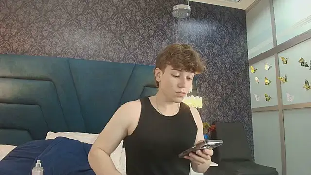 Snapshot of TaylerWhite chatting on April 2026 11:59:01 AM TaylerWhite online show from April 2026 11:59:01 AM