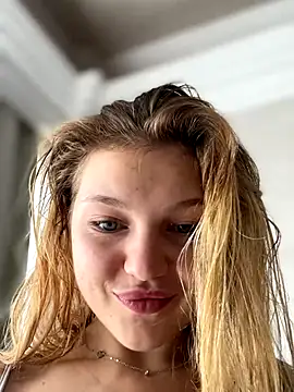 Snapshot of Emaline_Fane chatting on October 2025 09:32:02 AM Emaline Fane online show from October 2025 09:32:02 AM
