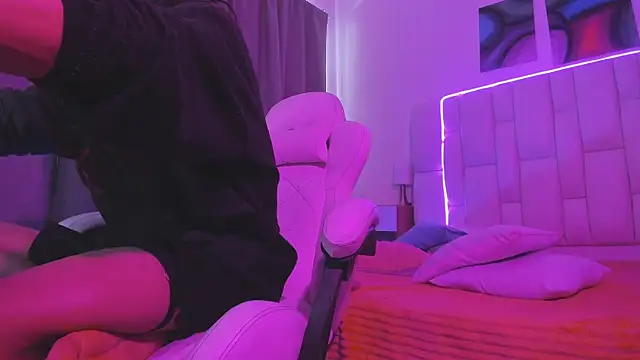 Snapshot of MilkWhore1 chatting on March 2026 08:31:01 PM MilkWhore1 online show from March 2026 08:31:01 PM