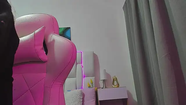 Snapshot of MilkWhore1 chatting on April 2026 06:59:02 PM MilkWhore1 online show from April 2026 06:59:02 PM