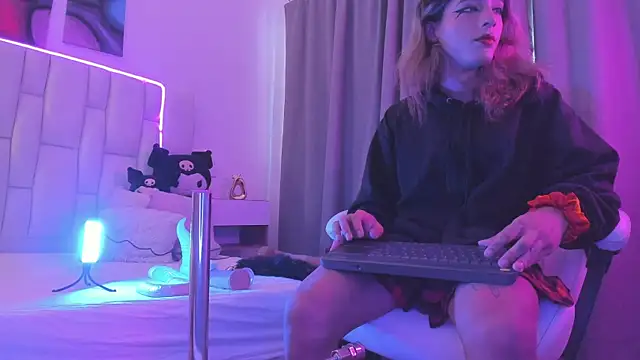 Snapshot of MilkWhore1 chatting on April 2026 08:10:01 PM MilkWhore1 online show from April 2026 08:10:01 PM