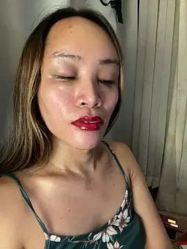 Snapshot of RomanticPearlTS chatting on June 2026 01:39:01 AM RomanticPearlTS online show from June 2026 01:39:01 AM