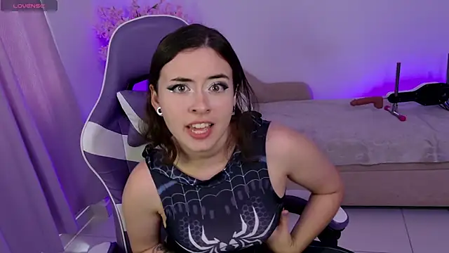 Snapshot of Mia_wee chatting on April 2026 03:59:02 PM Mia wee online show from April 2026 03:59:02 PM