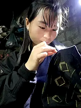 Snapshot of Sunyinn chatting on November 2025 06:18:02 AM Sunyinn online show from November 2025 06:18:02 AM