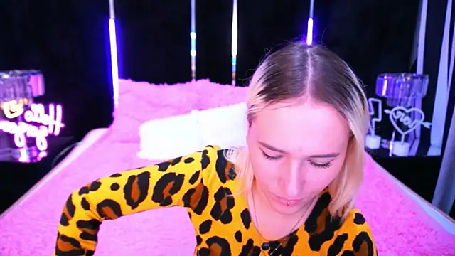 LilElfie online show from October 2025 07:06:02 AM