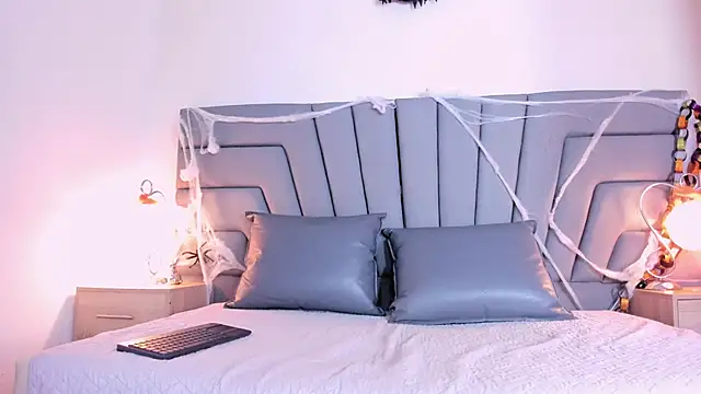 Maia 520 online show from November 2025 07:03:01 PM