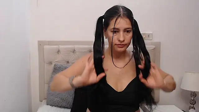 Snapshot of Taliana21 chatting on June 2026 10:52:02 PM Taliana21 online show from June 2026 10:52:02 PM
