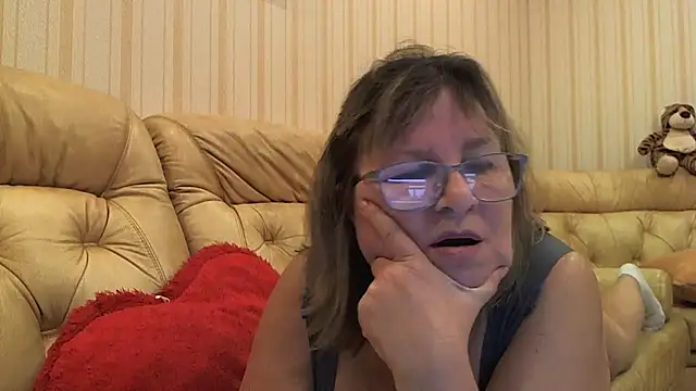 Snapshot of Simply_woman chatting on April 2026 07:47:02 PM Simply woman online show from April 2026 07:47:02 PM