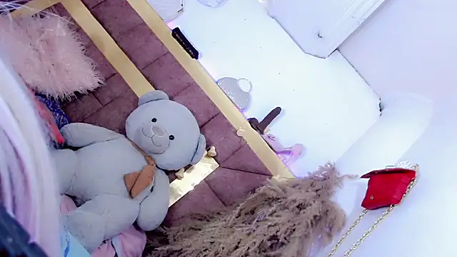 Snapshot of ravenous_charmer chatting on February 2026 09:22:01 PM ravenous charmer online show from February 2026 09:22:01 PM