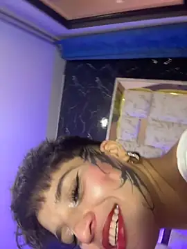 Snapshot of DayanaDG chatting on November 2025 01:04:02 AM DayanaDG online show from November 2025 01:04:02 AM