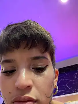 Snapshot of DayanaDG chatting on November 2025 10:15:02 PM DayanaDG online show from November 2025 10:15:02 PM