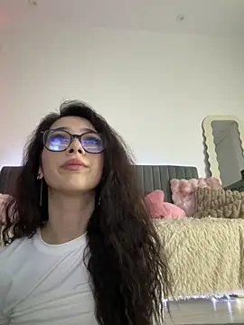 Snapshot of Sophiex_belle chatting on April 2026 05:42:02 PM Sophiex belle online show from April 2026 05:42:02 PM