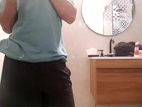 Snapshot of nazz01 chatting on December 2025 03:00:02 AM nazz01 online show from December 2025 03:00:02 AM