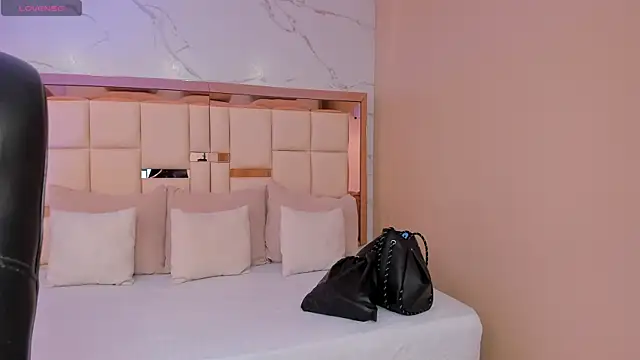 Snapshot of julieta_rosee chatting on April 2026 09:37:02 PM julieta rosee online show from April 2026 09:37:02 PM