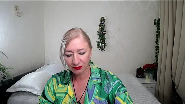hunters woman online show from July 2026 01:37:01 PM